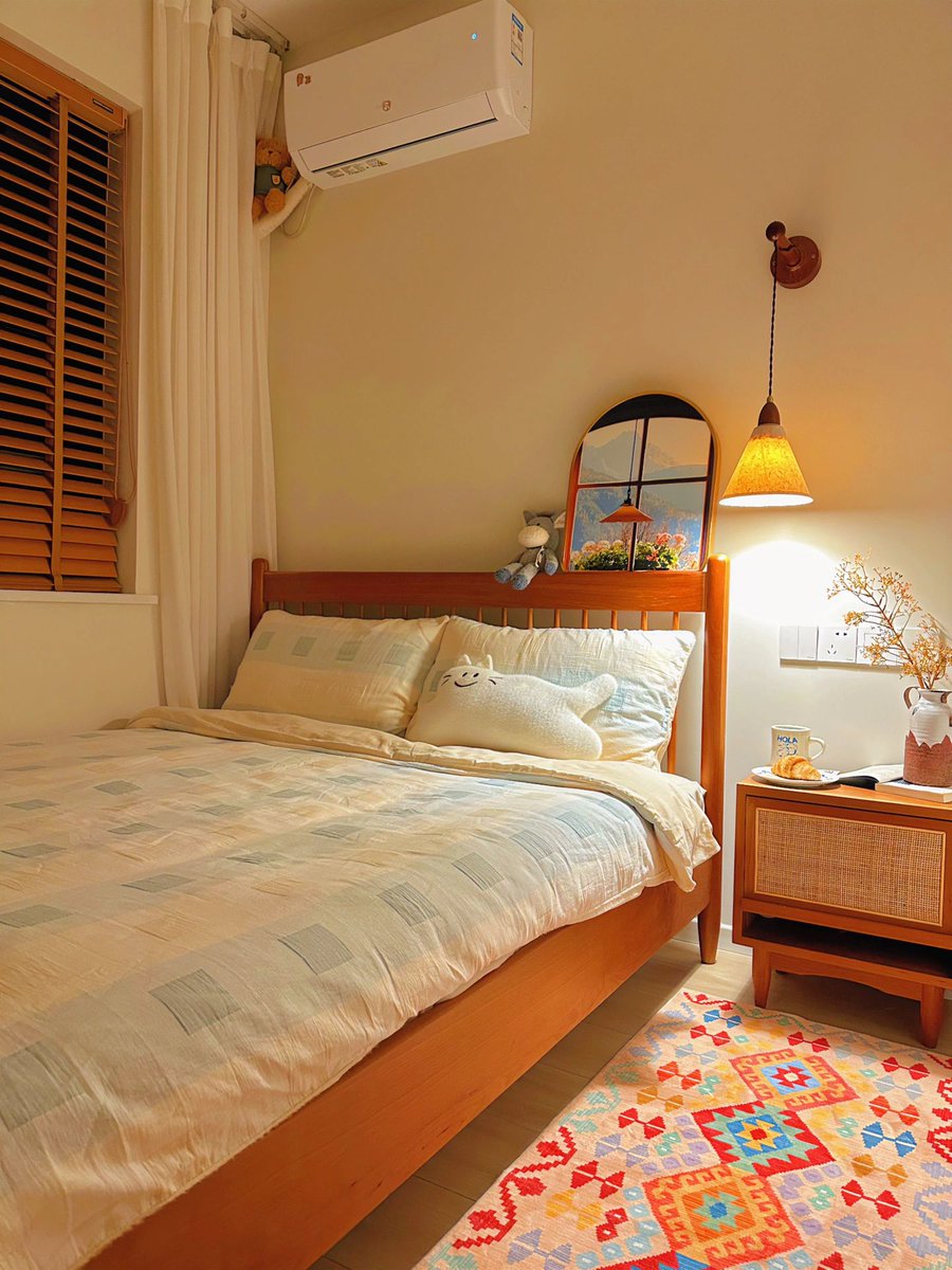 n6xNVOdxmyTng8c's tweet image. "Sort old stuff today: Keep what sparks joy, donate what doesn’t—make space for new stories!  #DeclutterWithPurpose"