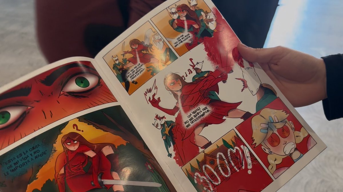 SangreTano's tweet photo. Día intenso en @Hispacomic. Me ha firmado Borja González y le he enseñado mi cómic a la gentecilla. 

Próximamente, la crónica en mi canal. https://t.co/wgVLmesYHk