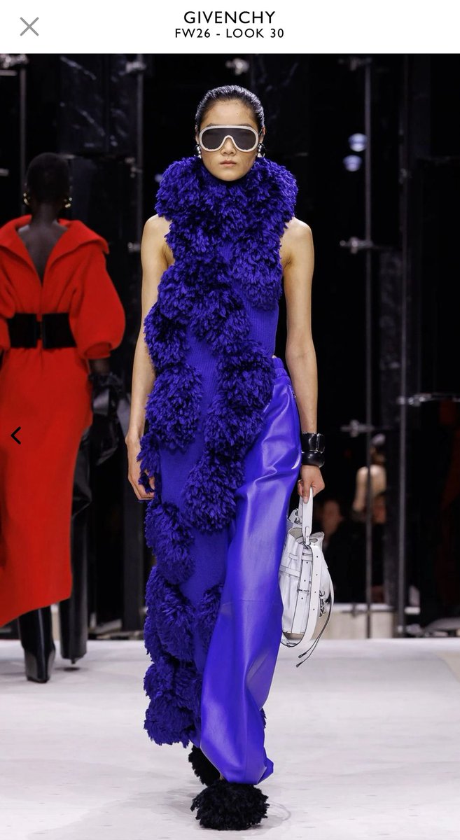 Fashionismo's tweet image. Posso ajudar diretamente da última temporada de moda #fall26