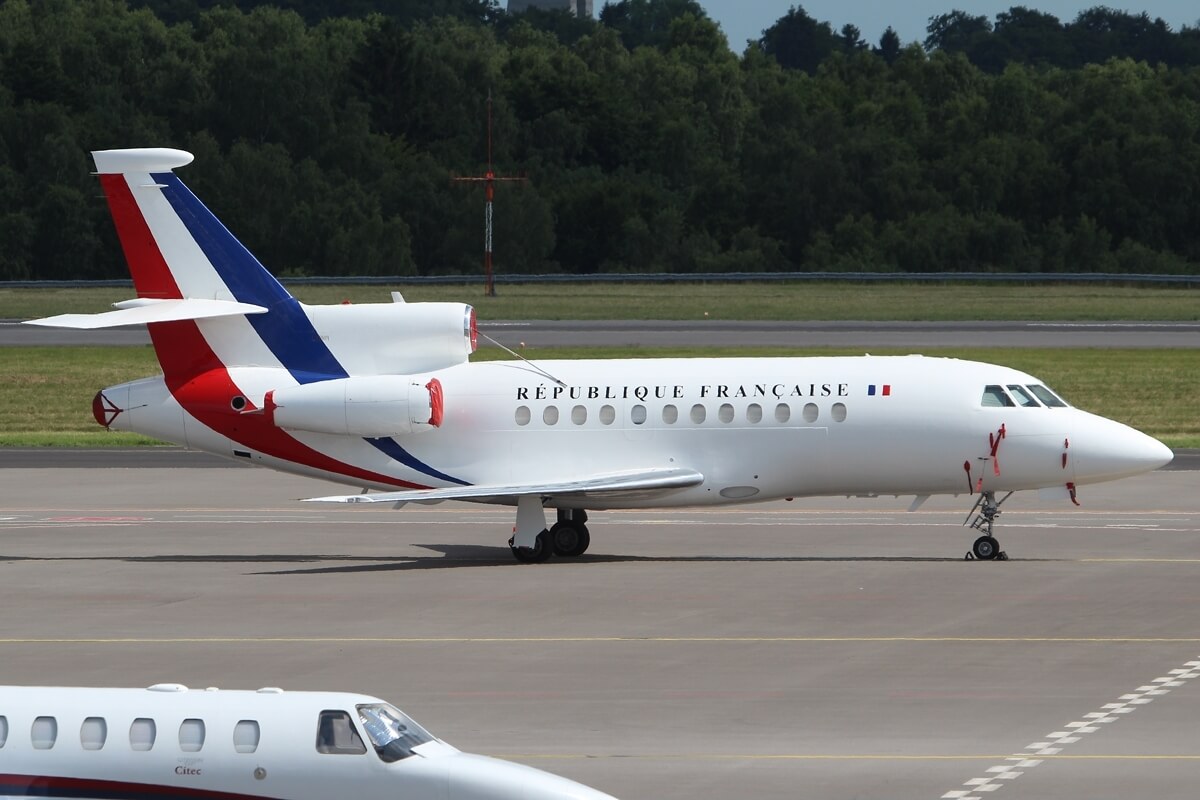 FlottePresident's tweet photo. 🛫 Un Dassault Falcon 900 🇫🇷 République Française vient de décoller près de ?.
Vol #CTM010, immatriculation #FRAFQ.
Suivre le vol : https://t.co/aKEFAOe1YH https://t.co/i8ZrQ5emaW