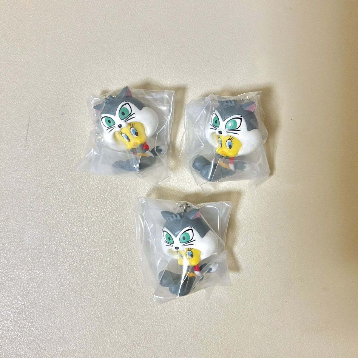 sam__suuun's tweet photo. TWEETY なりきりスイング トゥイーティー ガチャガチャ交換

譲：プッシーフット
求：💖ロード・ランナー　バッグス・バニー
　　　タズマニアン・デビル

郵送希望です📮お気軽にお声かけください🙇‍♀️
リプ、DMお待ちしてます‼︎︎ https://t.co/6FJhn9x6Ek