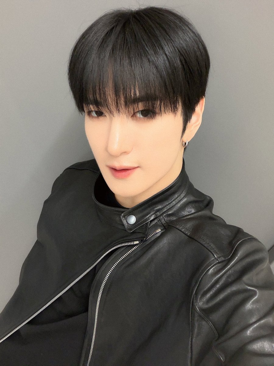 [#윤우] 프렌드지 진짜진짜 사랑해🐺🩶🖤

#FROM_TRENDZ #TO_FRIENDZ #TRENDZ #트렌드지