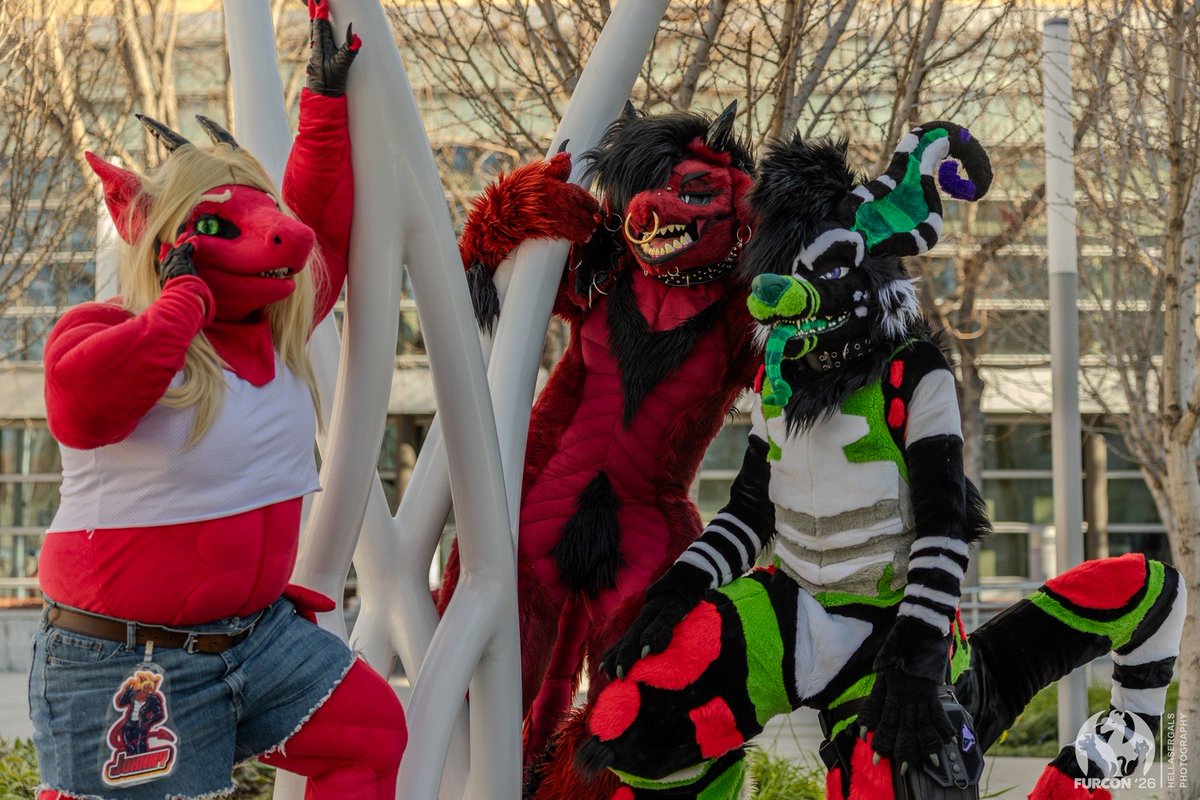 CHARCOAL THE SERGAL🖤 tweet media