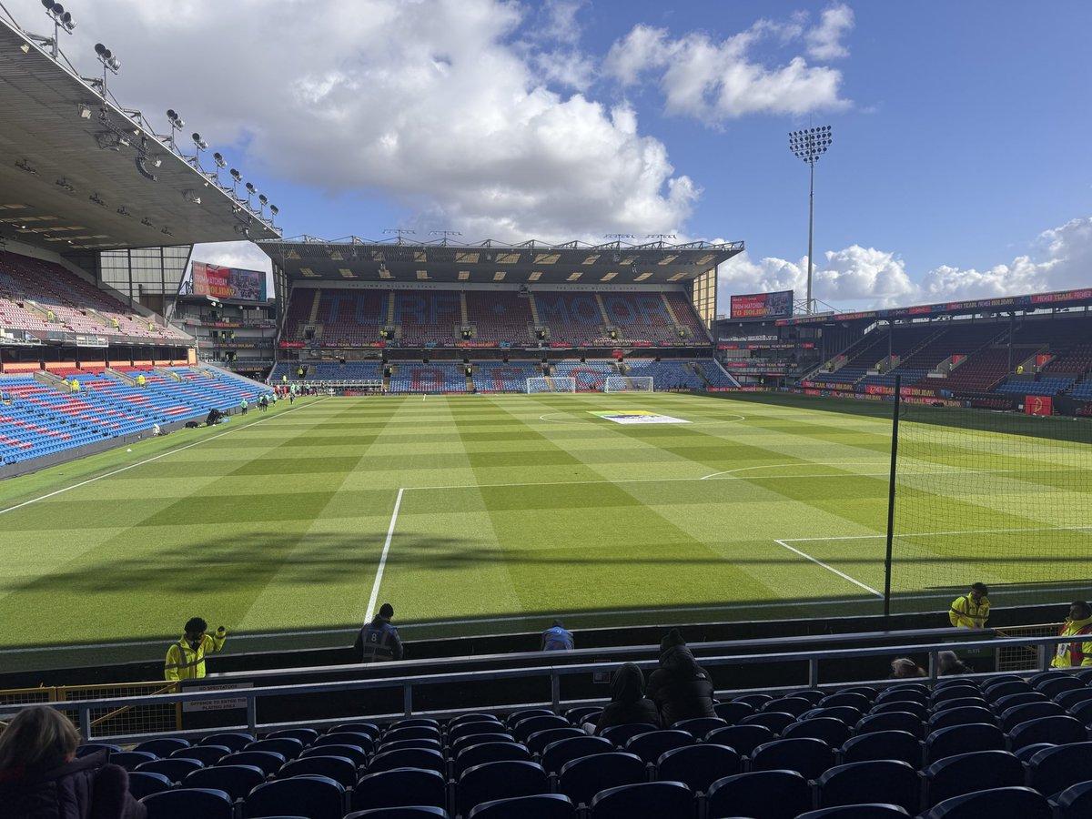 CherryCola1515's tweet photo. nice ☀️ day for it
why #jimmyjimmy on the bench? #afcb https://t.co/YwFj9V4L0R
