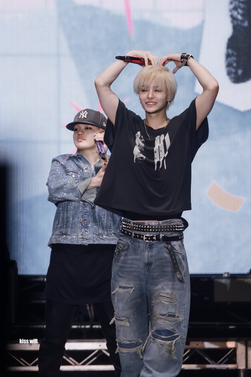 kisswill tweet media