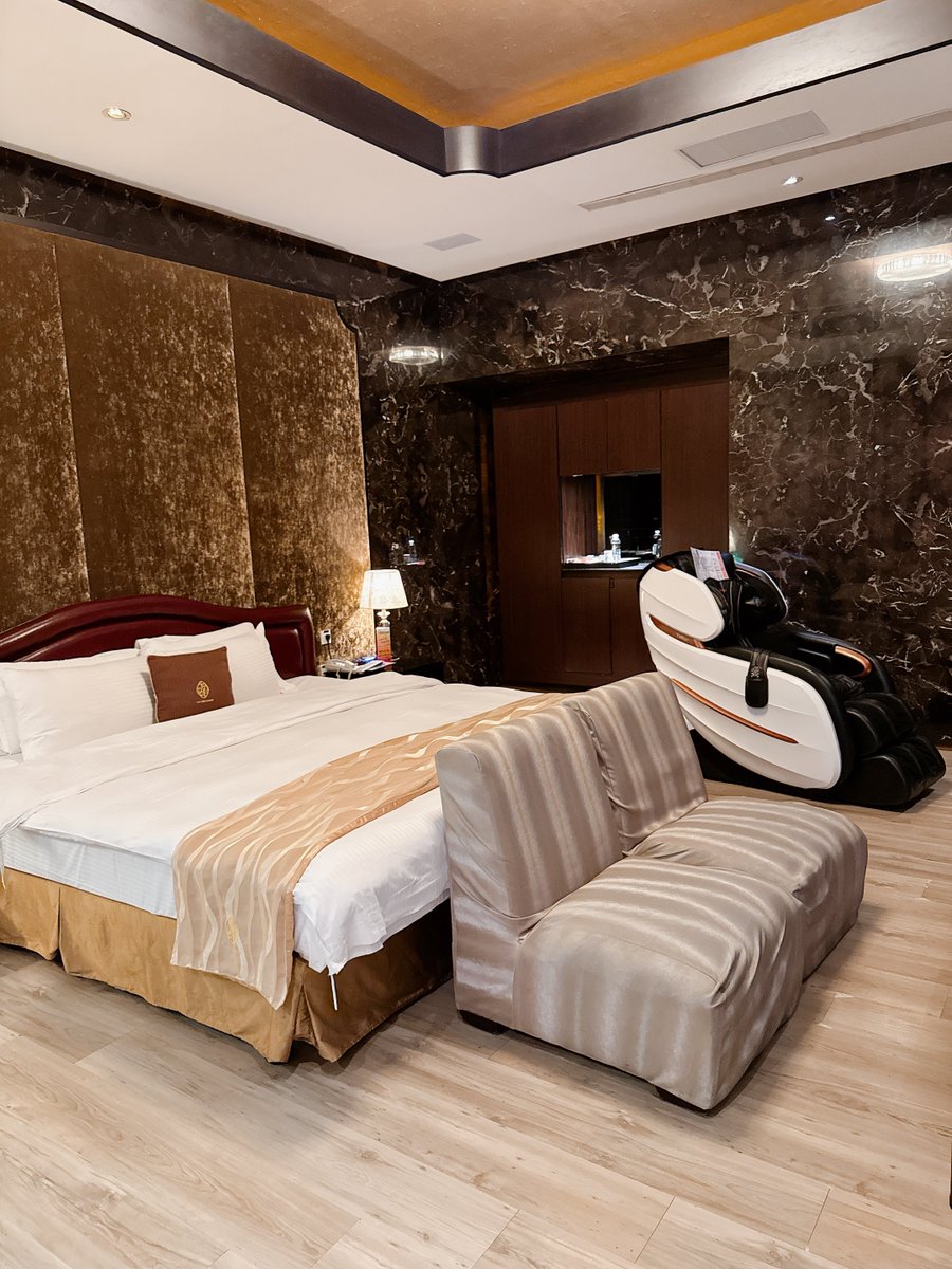 𝓓𝓪𝓻𝓴𝓚𝓷𝓲𝓰𝓱𝓽 & 𝓦𝓱𝓲𝓽𝓮 tweet media