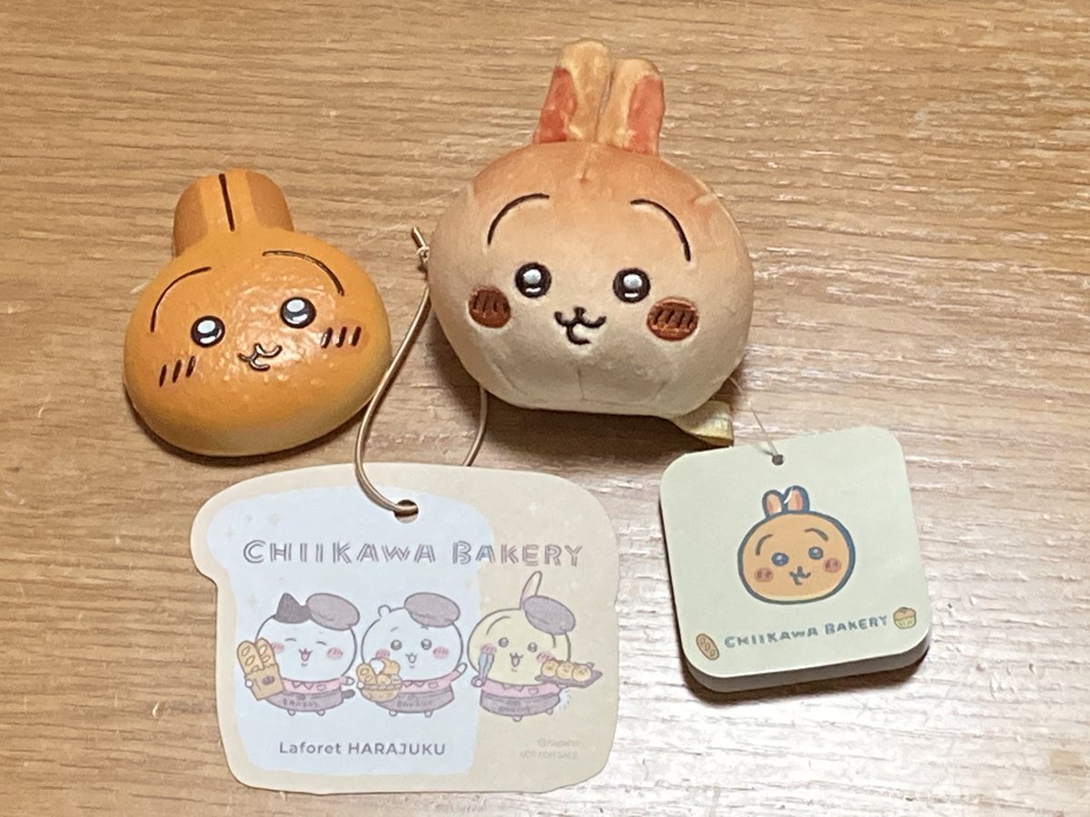 ベーカリーのポップアップ、19:30入場を予約して、19:00過ぎに到着しましたが、フリーで入場できました。遅い時間だったからですかね…。どちらも手のひらにおさめて見つめたくなるかわいさ。squeezeなんてできません。ノベルティのタグもかわいい。