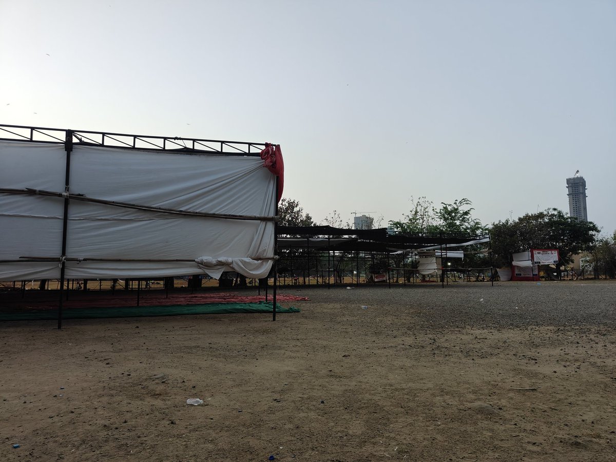 NeeravV's tweet photo. Fort Vijay Club- Illegal fencing on this land for years. Several complaint letter have already been submitted, but no action has been taken so far. Request the concerned authorities to look into this matter urgently&amp; take action to remove this @Dev_Fadnavis @mieknathshinde @mybmc https://t.co/Dz2VVIgzHR