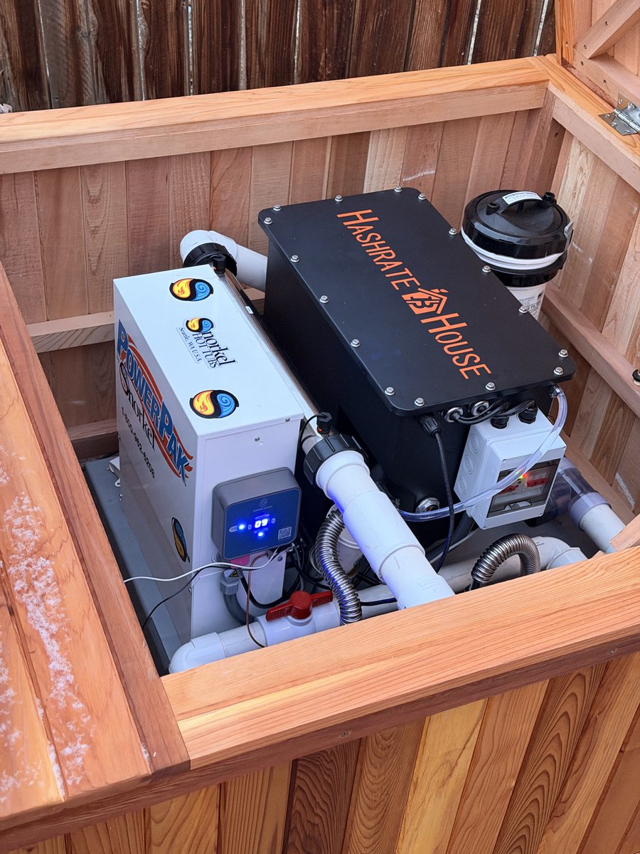 SnorkelHotTubs's tweet photo. Orange pill your normie friends in a bitcoin heated hot tub 🔥⚡️🔥https://t.co/rT7pNyUmsz @HashrateHouse https://t.co/1gIjdG3No6