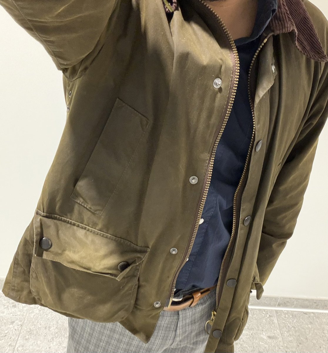 Ze1ooooo's tweet image. ICE Repellant Outfit 

Barbour Bedale Jacket 
J Crew Oxford Shirt 
Hugo Boss Trousers 
Allen Edmonds Belt
Taft Chelsea Boots
Omega Speedmaster