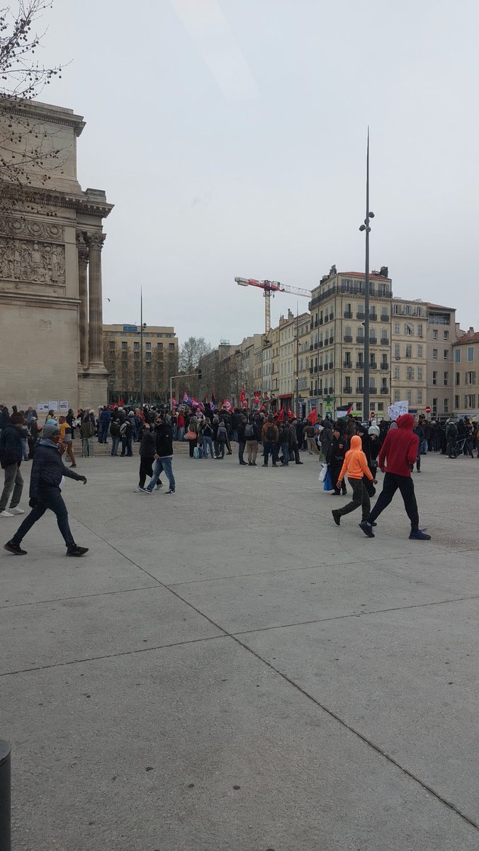 mmjl's tweet image. C'est quoi ces drapeaux #NPA et #Insoumisa une manifestation alors qu'il est interdit de faire campagne ? #Marseille #municipale2026