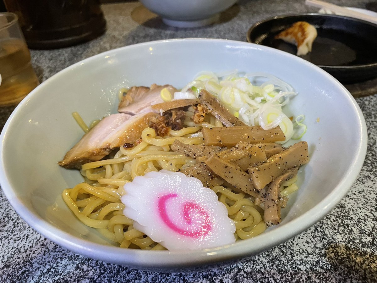明日の裏、鰤漬け丼と塩そばの定食。
今日も池袋ホワイト100食越え。
毎日、良い感じに頼んで頂きありがとうございます。
鰤丼定食なんて出ねえ出ねえでございます。
油そば
もう見るのも食べるのも私、嫌でございます。
誰か盛り付け考えてくれんかなー
神田辺りの生姜屋が何とかしてくれねえかなー