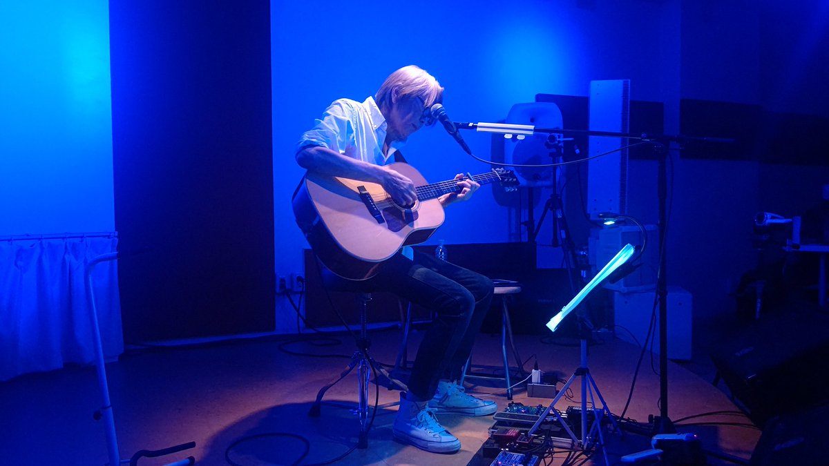 単独犯
音楽室DXさんでしたー！
とても素敵なホワイトデーでしたね！
今日もキレイな音と照明でした！
お疲れさまでした！