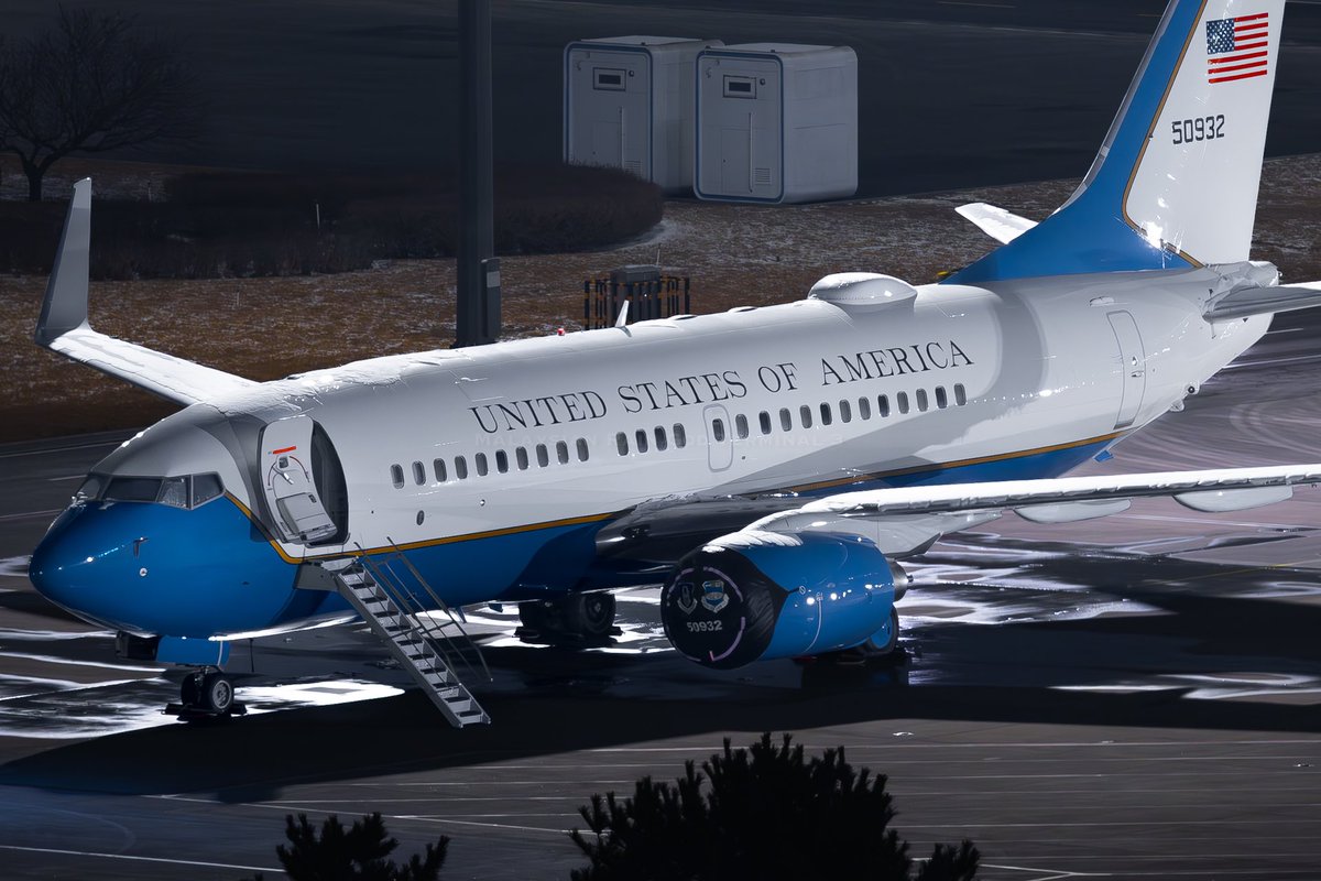 Terminal__3's tweet photo. The 932nd Airlift Wing of the U.S. Air Force_05-0932,is doing de - icing work at Beijing Capital Int'l Airport before departure.
United States - Air Force
932nd Airlift Wing
05-0932
Boeing C-40 Clipper
SPAR18 ADW-ANC-OKO-PEK-ANC-ADW
2026.3.5
#usaf #usa #military #boeing #clipper https://t.co/CZix3iF3rk