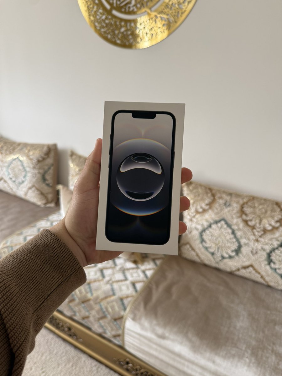 Ma petite sœur ça fait un moment qu’elle galère avec son Samsung qui étais le miens au lycée mdrrr, j’espère que son cadeau pour le Eid lui fera plaisir Insha’ الله 🤲🏽