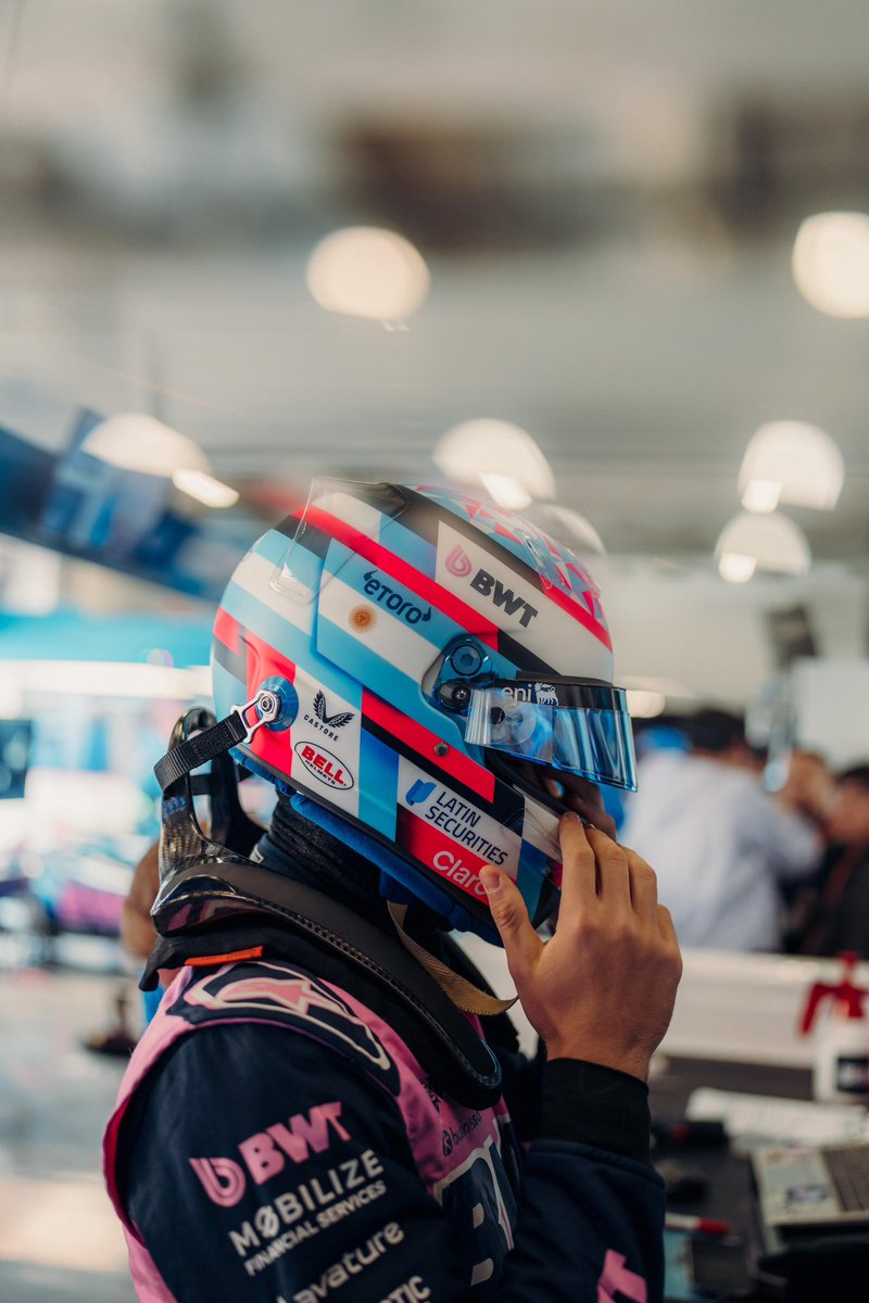 Franco está teniendo el típico fin de semana que tiene un rookie. Y si, esto es extraño porque aunque sea su 3er año, nunca había corrido en China.

Cada sesión fue un progreso. De P16 en la SQualy, a P14 en la Sprint a P12 en la Qualy.

Todavía está lejos de Gasly, si, pero no