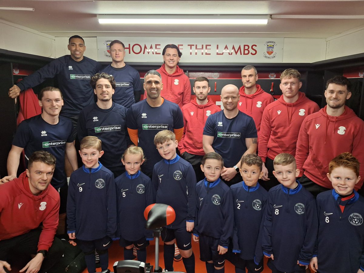 tamworthfc's tweet photo. This afternoon's mascots are Next Generation Raiders U8s and Amington Diamonds U9's 🔴⚫️

We also have Arthur from Carlisle 🔵🔴

Have a good day, all 👊

#vertunissantamworth #COYL https://t.co/njzL40C5fY