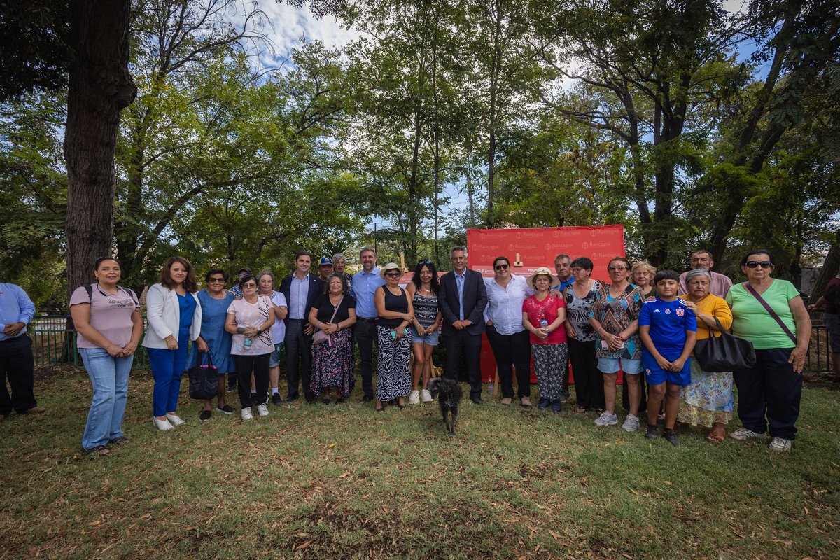 laSubdere's tweet photo. Caminamos por la Villa San Miguel, recorriendo un proyecto de alumbrado peatonal y después nos trasladamos a Rancagua, para compartir la alegría de los vecinos de la población Óscar Bonilla por el inicio de obras de una pasarela peatonal.

Estamos #TrabajandoParaUsted https://t.co/V9SZtAQYHl
