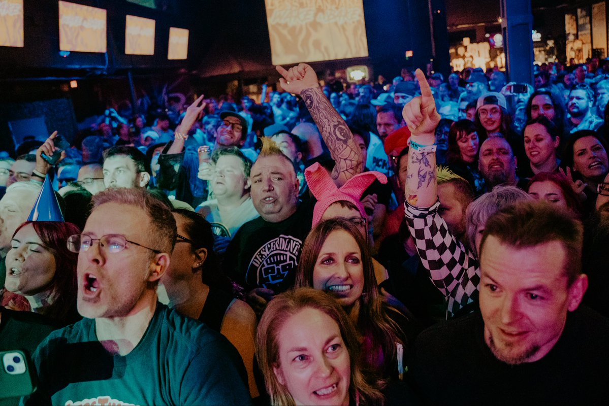 Chris DeMakes tweet media