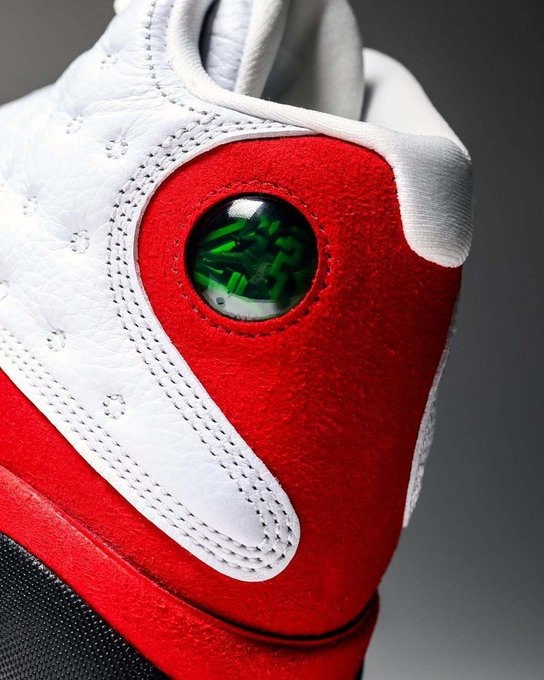 karstenceb's tweet photo. RT @sneakerhuddle: Ad: Air Jordan 13 'Chicago' 

https://t.co/V9VUKqHrRl https://t.co/78iI8iKTnp