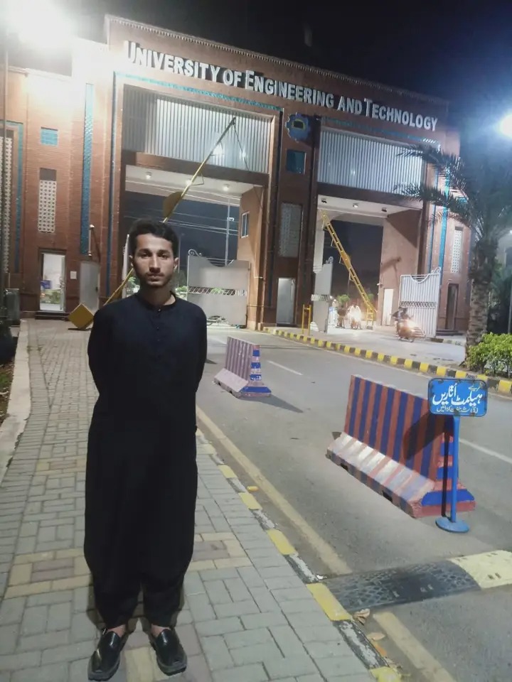 buzdr123's tweet photo. Dawood Baloch, a recent Civil Engineering graduate from UET Lahore, disappeared from his home in DG Khan on 2 Nov 2025. Young minds should be building the future. His family deserves answers.
#ReleaseDawoodBaloch https://t.co/8Wq2RbKNkG