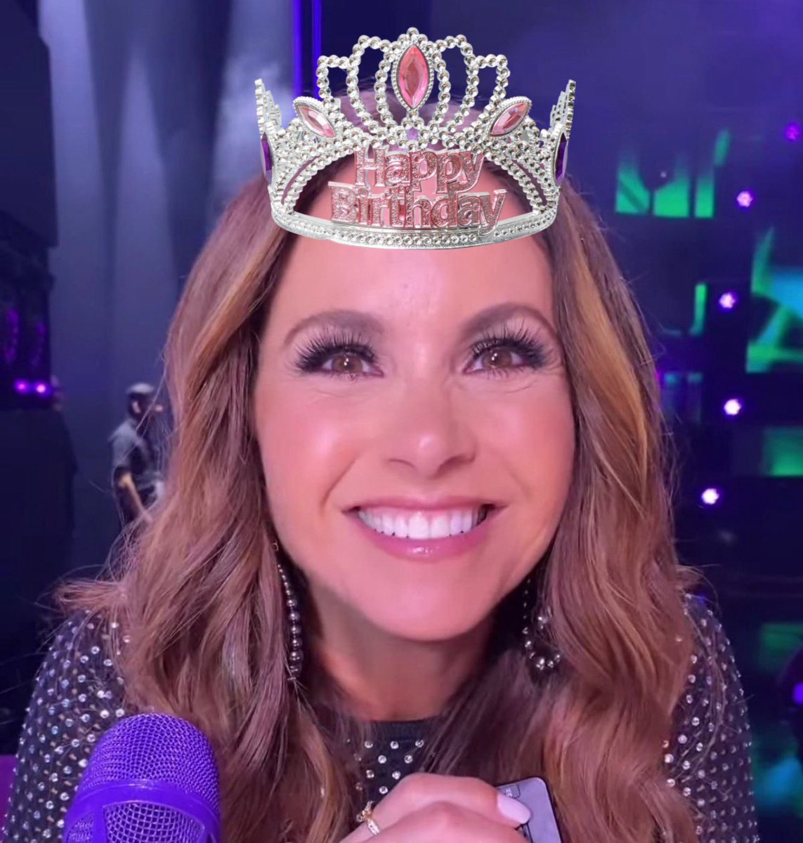 pixicats's tweet photo. Hoy es mi cumpleaños!
Tengo muchas cosas que agradecer en mi vida, pero una de las más bonitas fue haberme convertido en fan de @LuceroMexico. Tu música, tu talento y tu forma de ser han llenado mi vida de alegría e inspiración. Me haría muy feliz recibir una felicitación tuya😻 https://t.co/Lc0p5LautV