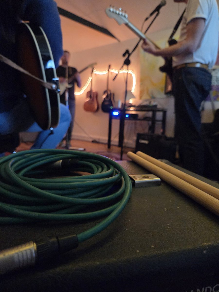 LeeStock tweet media