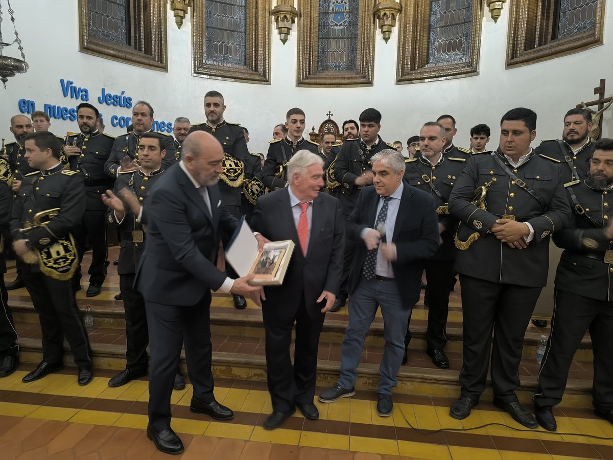 CofradeCostero's tweet photo. Gran noche vivida ayer.
Enormemente agradecidos a nuestro Pregonero D. Jose Luis Reina que nos llevó de la mano por nuestra semana mayor. Igualmente agradecidos a los saeteros, a nuestro joven pianista, y a @CCyTTEsencia
Desearos una Semana Santa plena.
#cuaresma 
#SemanaSanta https://t.co/fnFSMpBMf1