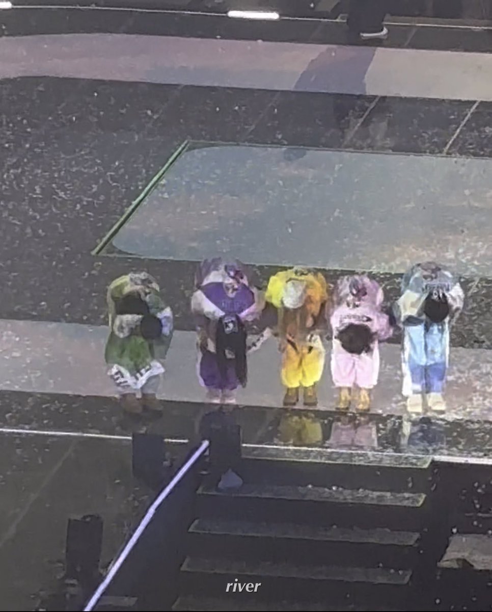 hanniph6m's tweet photo. i love y’all since 072222. thank you for being one of my source of happiness. back then and now, your songs, contents, and words have helped me and kept me company. ‘til this day, i am beyond grateful. 

minji, hanni, danielle, haerin, and hyein. please be happy! we love you! 🥰 https://t.co/1YnYiEv9yt