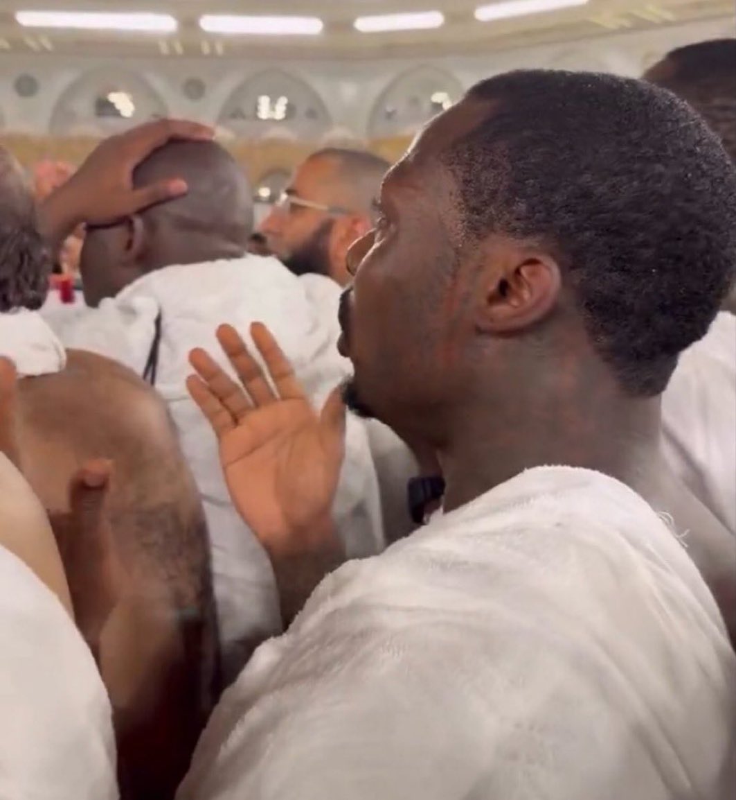 First Elon day giveaway! Go show love to   <a href="/Preshcoutured/">Apextakes</a> for this big bag we want to share. He sponsored it