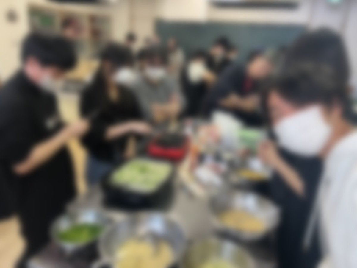 kkmn56's tweet photo. 岐阜各務野高校への入学した皆さん、合格おめでとうございます｡🎊
岐阜各務野高校演劇部は音響や照明の機材が充実していて
過去に中部大会に進出と、実績がある部活です！ 🔥
また新入生歓迎会や大会後の打ち上げなど、楽しい交流も行っています✨
ぜひ各務野演劇部、貴方も一緒に活動しませんか？ https://t.co/dymVn9EZfI