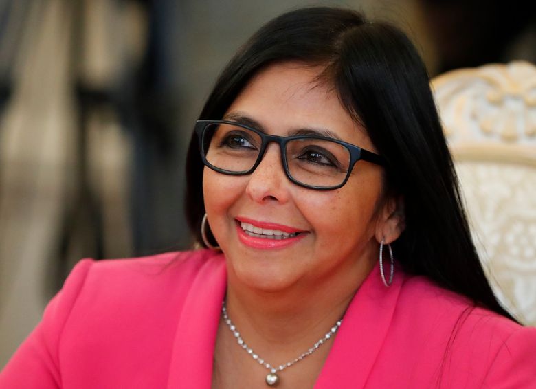 GianninoFlorio's tweet photo. 🇻🇪🇺🇸 | AL GOBIERNO LE HAN DADO TODO LO QUE HABÍA EXIGIDO POR AÑOS:

🔴 Reconocimiento Internacional 
🔴 Respeto a las Instituciones del Estado 
🔴 Liberación de sanciones y bloqueos, y apertura al mercado internacional (en proceso)

Y eso les ha permitido:

✅ Aumentar producción petrolera
✅ Empezar a subir ingresos
✅ Iniciar un proceso de Reconciliación Nacional que nos lleve a la paz duradera.

Y si, 

🔴 Trump secuestró al Presidente Nicolás Maduro (no se sorprendan si lo dejan libre porque el proceso no pinta bien para Trump)
🔴 Tiene a Venezuela como socio energético (PERO QUE PAGA TODO EL PETRÓLEO A MUY BUEN PRECIO ✅)

¿Y me dicen ustedes que el único beneficiado de todo esto es EEUU? 

¡Coño, dejen el fanatismo! 

✅ Delcy Rodríguez, como experta en Diplomacia, ha hecho una labor EXTRAORDINARIA, no sólo estabilizando internamente al país, sino negociando DE TÚ A TÚ con los EEUU, evitando conflictos armados, caos regional y garantizando mejoras sustanciales para el venezolano.