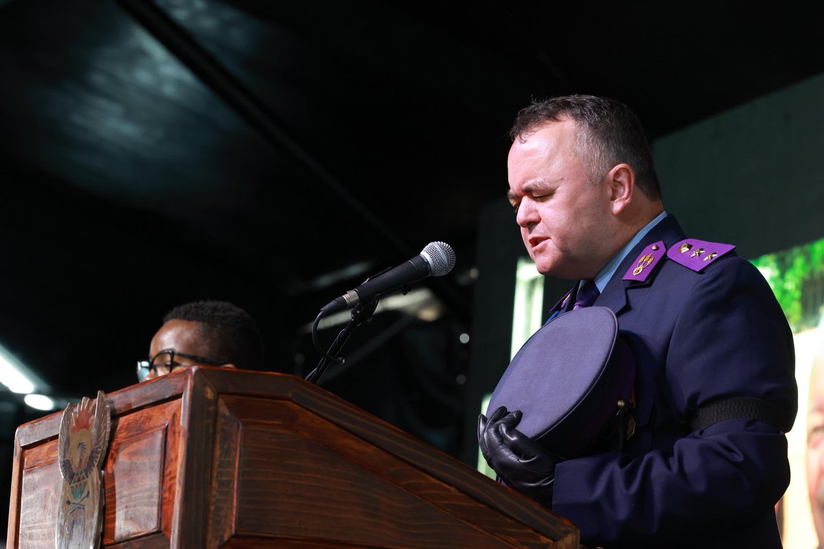 Sophie_Mokoena's tweet photo. Many people attended the funeral of the former Defence Minister Mosiuoa Lekota in Bloemfontein. #GCIS https://t.co/2JfouwGiL0
