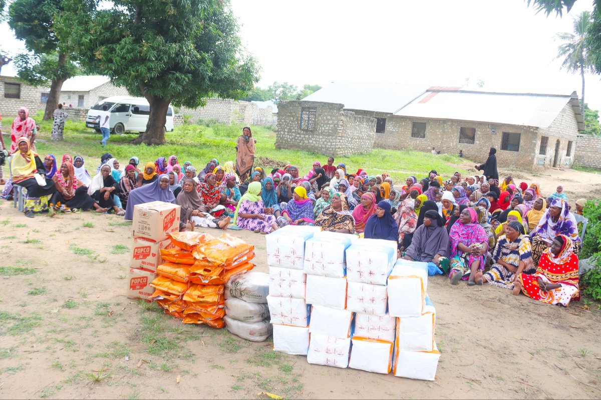 MohaJichoPevu's tweet photo. Day 11: Ramadhan Food Distribution Program 

@MoAliFoundation was pleased to visit Al Hanan orphanage & Island Muslim girls orphanage in Nyali Constituency today as part of our Ramadhan Food Program. The two institutions are a game-changer in the lives of orphans in Mombasa and the noble work they do for the children is beyond breathtaking. Due to the support of our wonderful donors and well wishers including @PembeFlour , We are glad to have shared food packages and contributed to the joy of these homes today.  Our team also visited Mwenza area in mtongwe ward , bububu area ,shika adabu ward, Likoni Constituency and equally shared food items with the communities around. 

#RamadhanKareem