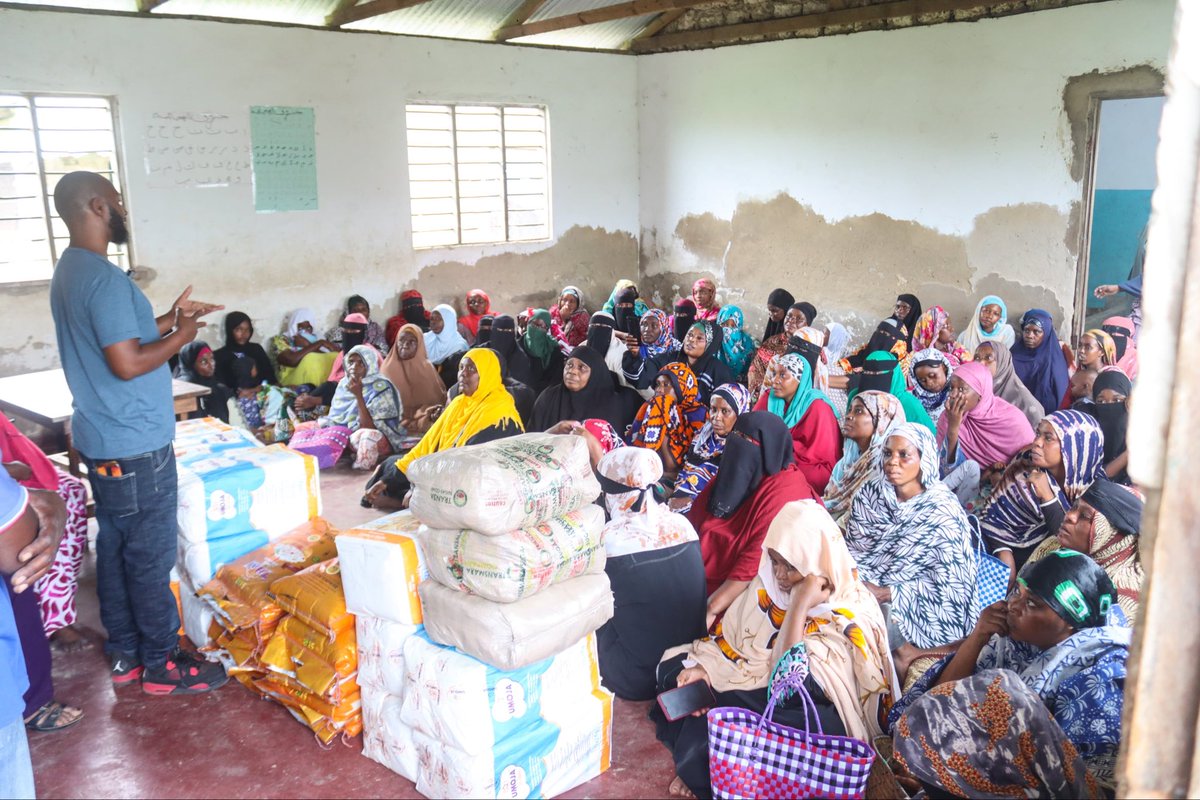 MohaJichoPevu's tweet photo. Day 11: Ramadhan Food Distribution Program 

@MoAliFoundation was pleased to visit Al Hanan orphanage & Island Muslim girls orphanage in Nyali Constituency today as part of our Ramadhan Food Program. The two institutions are a game-changer in the lives of orphans in Mombasa and the noble work they do for the children is beyond breathtaking. Due to the support of our wonderful donors and well wishers including @PembeFlour , We are glad to have shared food packages and contributed to the joy of these homes today.  Our team also visited Mwenza area in mtongwe ward , bububu area ,shika adabu ward, Likoni Constituency and equally shared food items with the communities around. 

#RamadhanKareem