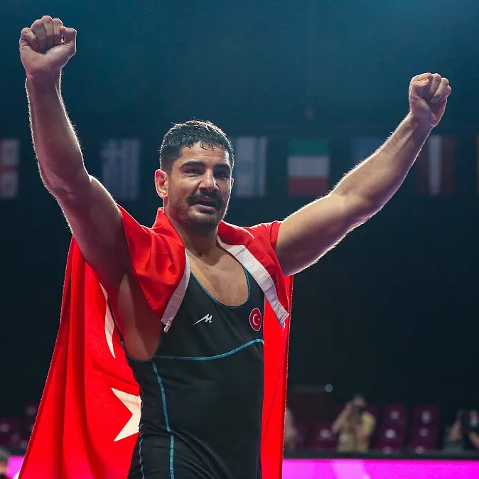 Kırmızı Köşe tweet media