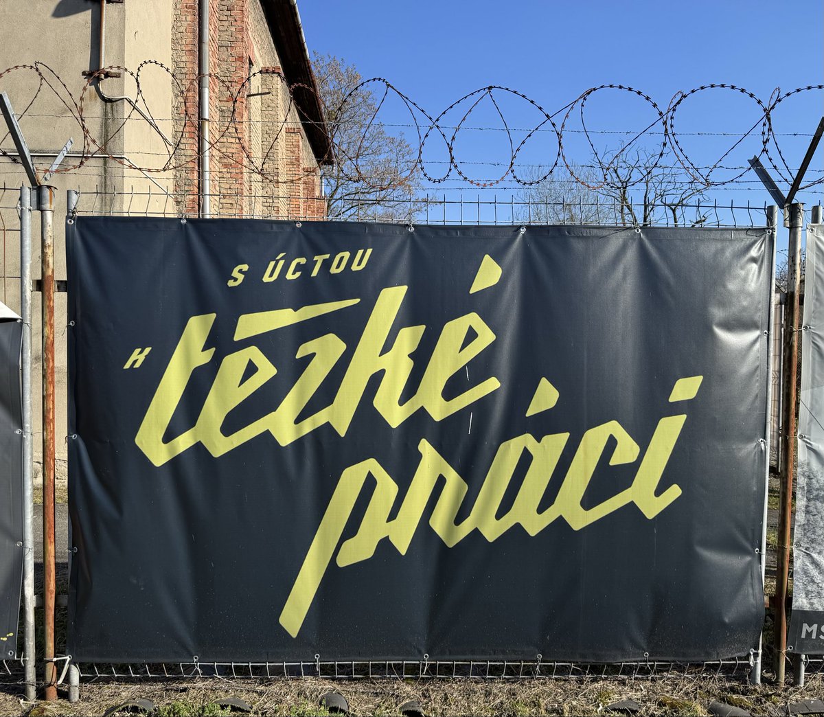 Lehký Vrávor tweet media