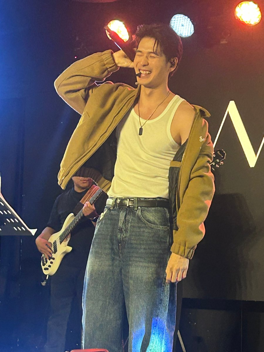 aqkiemhine_22's tweet photo. Why so pogi @itswilbertross ? 
Kaya naman pala mabenta kahit sa spain HAHAHA ☺️🤭🤩 https://t.co/B8QRZHa1ms