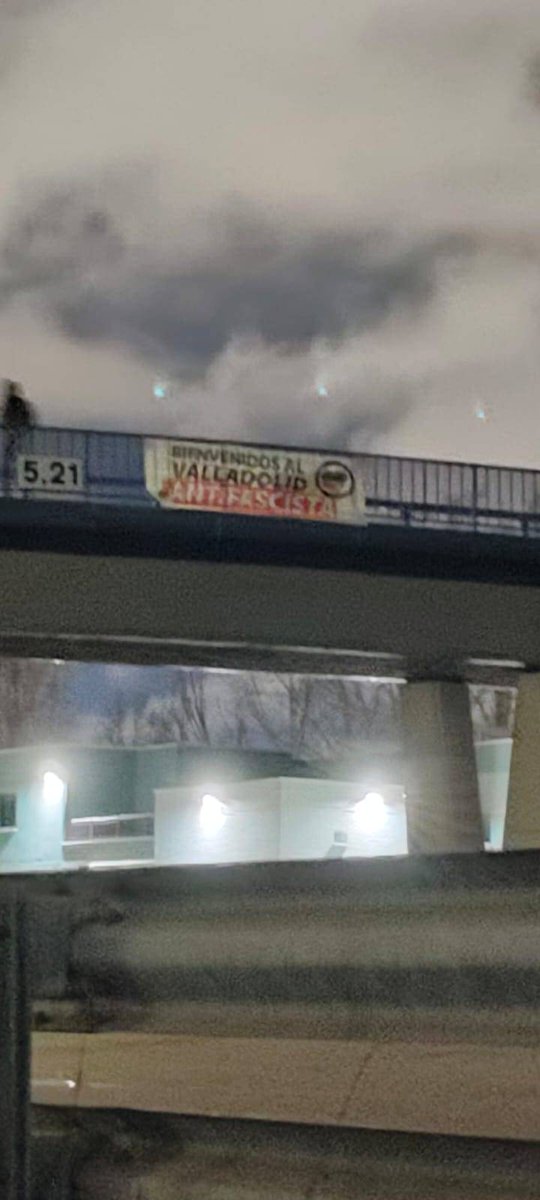 AntifaValladoli's tweet photo. En Valladolid cualquier persona en bienvenida, excepto si eres un fascista de mierda. 😘

📢 ¡Ni un solo espacio para el fascismo!

#ValladolidAntifascista #Antifascismo #Valladolid #Bienvenidos https://t.co/PPqT9LvkHU