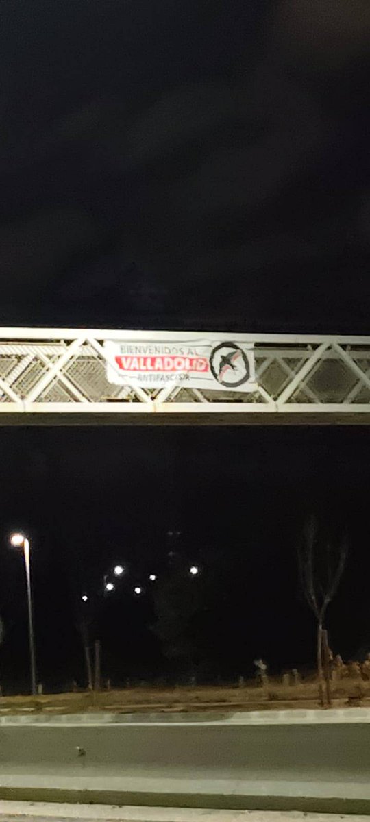 AntifaValladoli's tweet photo. En Valladolid cualquier persona en bienvenida, excepto si eres un fascista de mierda. 😘

📢 ¡Ni un solo espacio para el fascismo!

#ValladolidAntifascista #Antifascismo #Valladolid #Bienvenidos https://t.co/PPqT9LvkHU