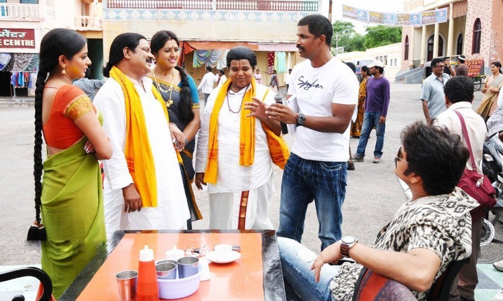 iamSunakar's tweet photo. Ragada 🔥🔥🔥
King @iamnagarjuna
@VeeruPotla1
#Ragaa https://t.co/G5fPVsndWT