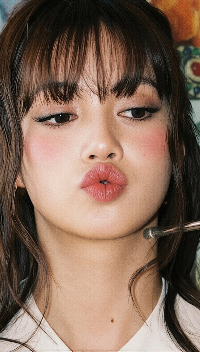 Doll face tweet media