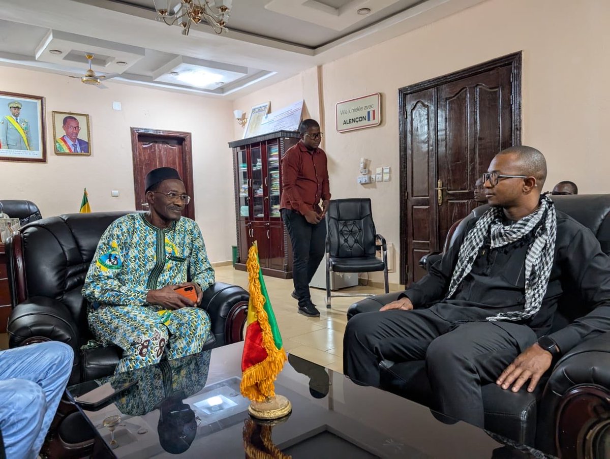 jci_mali's tweet photo. Une délégation du Comité Directeur National 2026 conduite par le Président National a effectué une visite de courtoisie auprès des autorités administratives et coutumières de Koutiala dans le cadre des préparatifs du Conseil National prévu du 24 au 26 avril prochain.
#JCIMali https://t.co/9xnjjkDuom