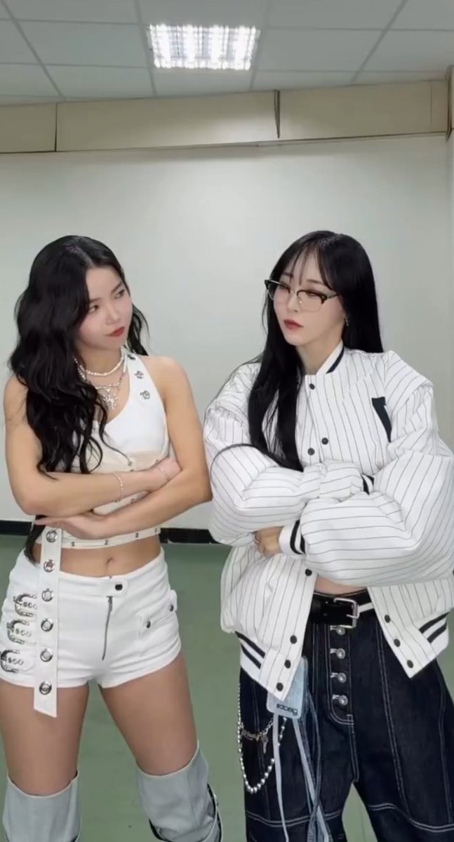 streamoommm's tweet image. Hello everyone
Today feels like a moonsun day 🥰 we hope you have a good weekend 

A reminder to stream on your own while we wait for Moonbyul album

Here's our Focused playlist 
🔗open.spotify.com/playlist/55mFn…

#MAMAMOO #솔라 #Accusefive
#總有一顆屬於你的星球 #Your_Own_Star