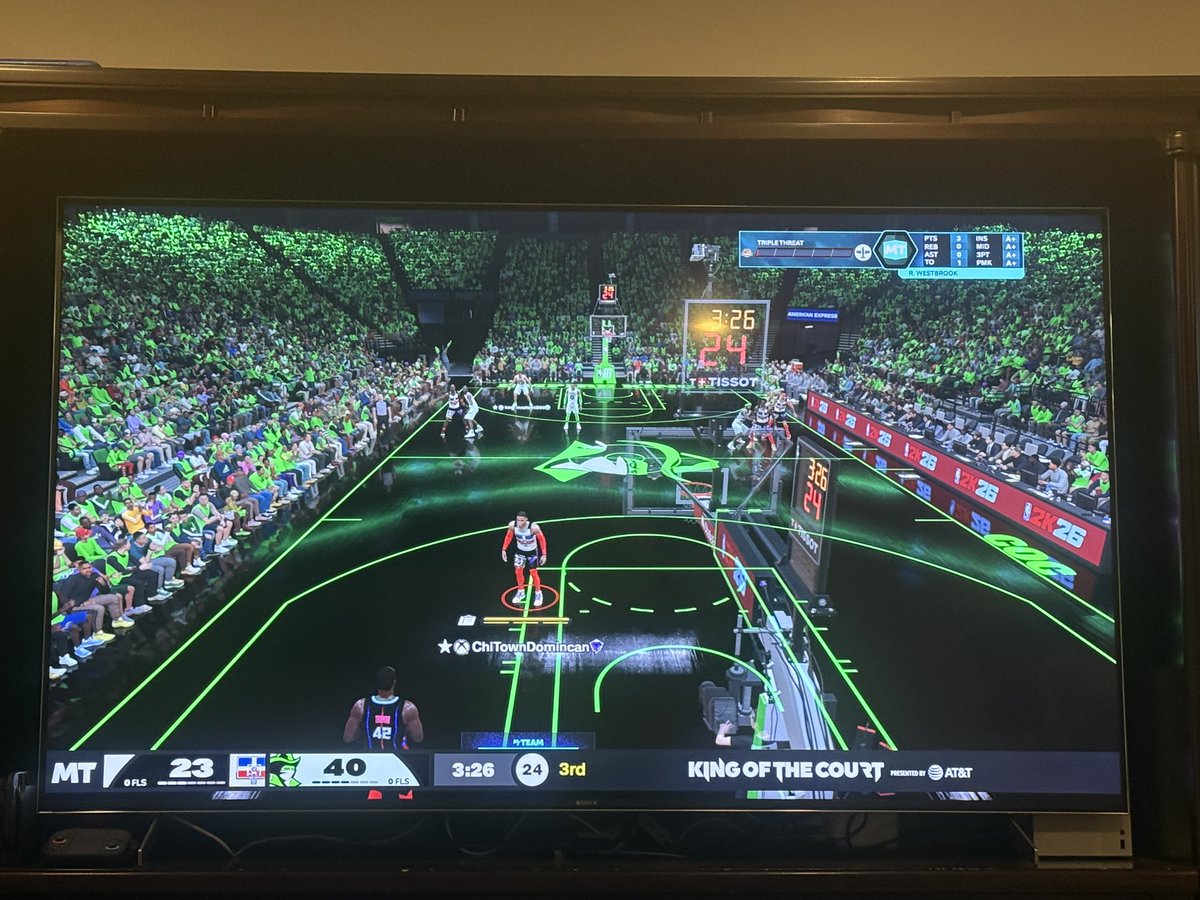 DOMINICANPAI83's tweet photo. @NBA2KMyTEAM @NBA2K all I’m asking is to be able to see what I’m doing why is this allowed ??? Black Court Black ball https://t.co/1ul1oH3EQZ