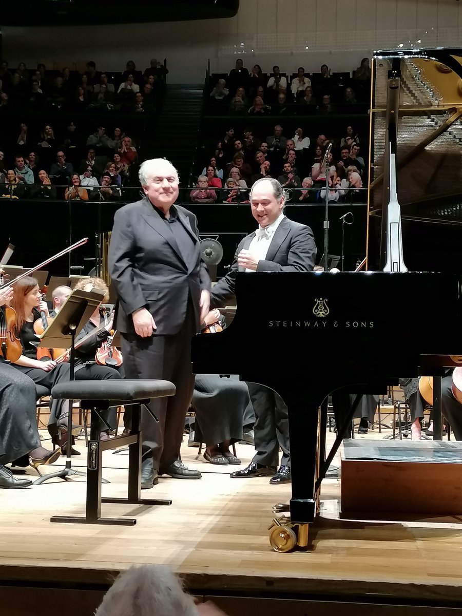 Soirée de rêve à la <a href="/philharmonie/">Philharmonie de Paris</a> hier ! Concerto pour piano de Schumann par <a href="/YefimBronfman/">Yefim Bronfman</a>, Petrouchka de Stravinsky par <a href="/PhilharRF/">Orchestre Philharmonique de Radio France</a> dirigé par notre cher <a href="/tsokhiev/">Tugan Sokhiev</a> ! Revenez-nous vite !