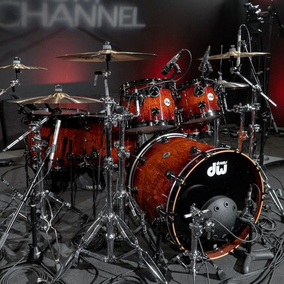 DrumChannel's tweet image. Adam Kuns's beautiful two up two down @dwdrums kit at Drum Channel HQ ✨ How many toms do you like in your drum set up?

#drumchannel #drumset #drums #drummer