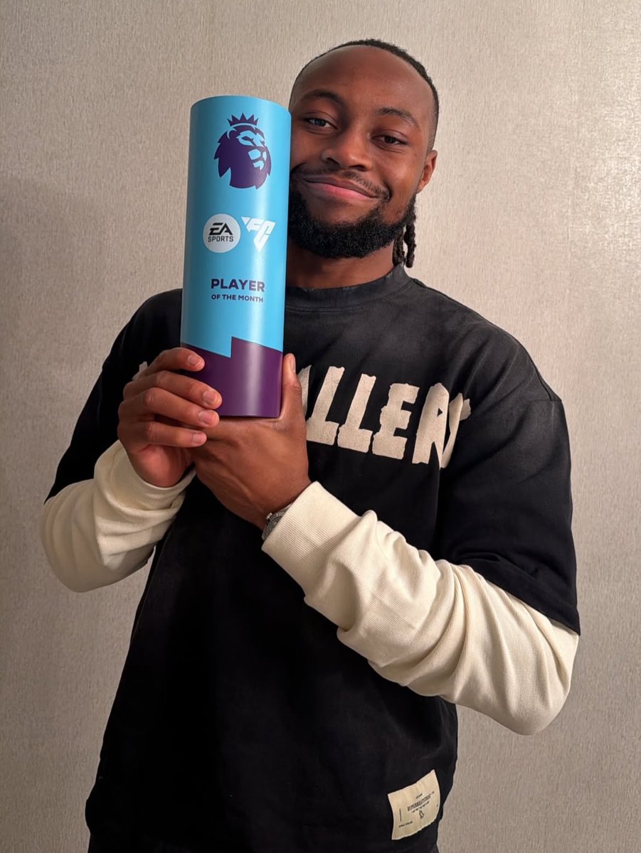 🇬🇭 Antoine Semenyo with his Premier League Player of the Month award for February.

⭐️