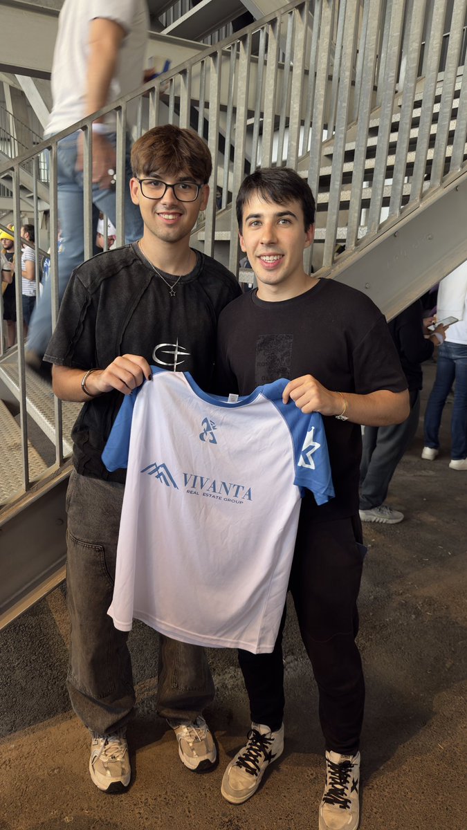 aze mog1 tweet media