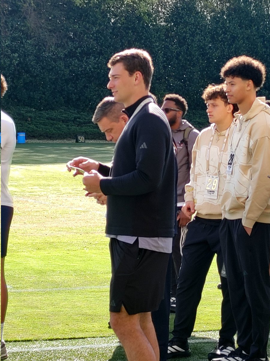 Alex Farrer tweet media